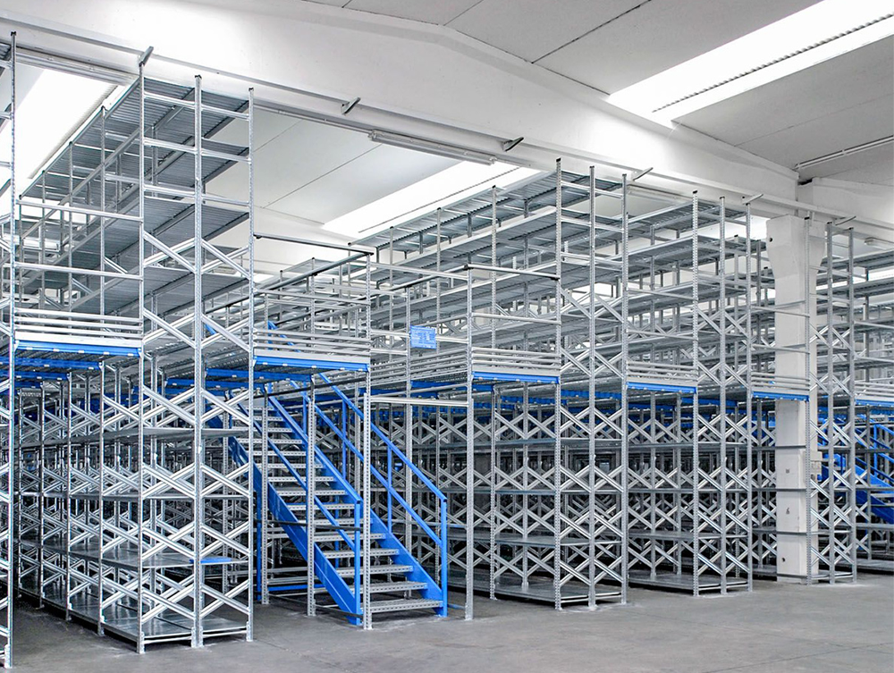 Scaffalatura con passerelle